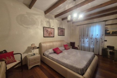 Villa for sale in El Roque, Tenerife, Spain 5 bedrooms, 450 sq.m. No. 194734 - photo 5