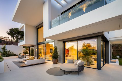 Villa for sale in Marbella, Malaga, Spain 8 bedrooms, 983 sq.m. No. 194737 - photo 5