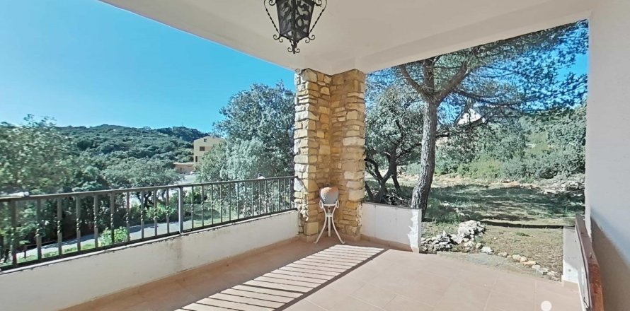 Dom w Ager, Lleida, Hiszpania 5 sypialni, 252 mkw. nr 153835