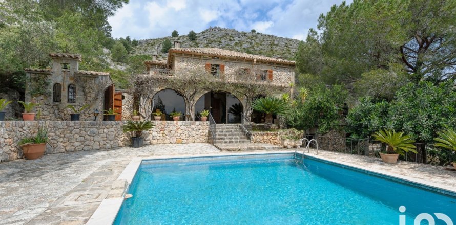 House in Pollenca, Mallorca, Spain 10 bedrooms, 1200 sq.m. No. 153837