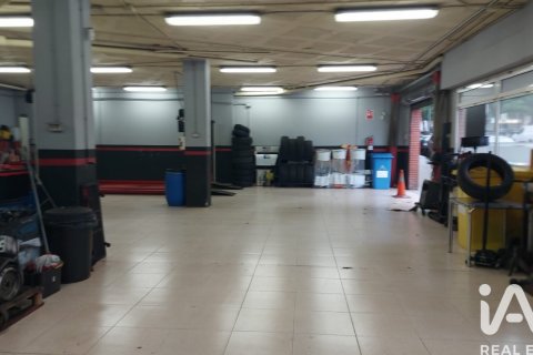 Commercial property for sale in Ripollet, Barcelona, Spain 1 bedroom, 202 sq.m. No. 172580 - photo 1