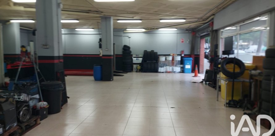Commercial property in Ripollet, Barcelona, Spain 1 bedroom, 202 sq.m. No. 172580