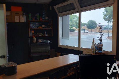 Commercial property for sale in Ripollet, Barcelona, Spain 1 bedroom, 202 sq.m. No. 172580 - photo 4