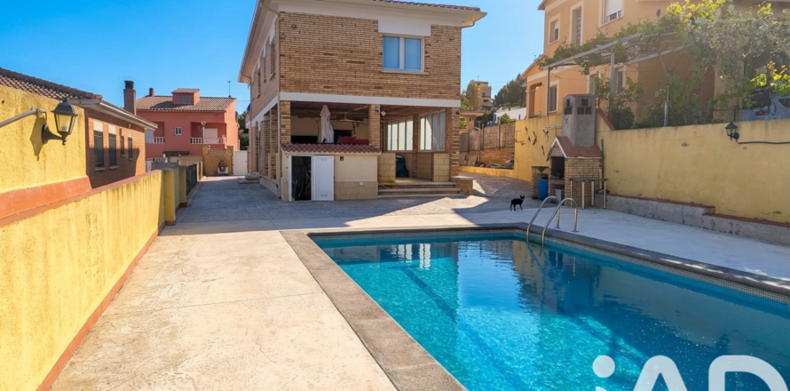 House à El Vendrell, Tarragona, Espagne 4 chambres, 286 m2 No. 172576
