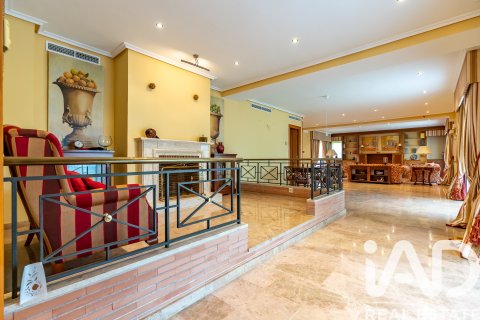 Сasa en venta en Salou, Tarragona, España 6 dormitorios, 685 m2 No. 172575 - foto 4