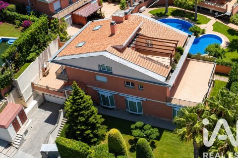 Сasa en venta en Salou, Tarragona, España 6 dormitorios, 685 m2 No. 172575 - foto 1