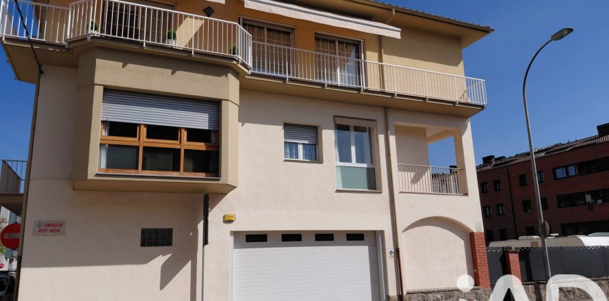 Villa a Olot, Girona, Spagna 522 mq. N° 172579