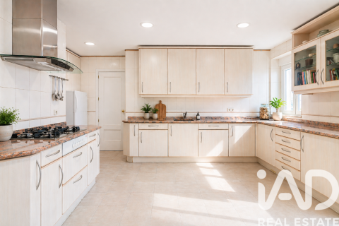 Apartament w Madrid, Hiszpania 4 sypialnie, 290 mkw. nr 172578 – zdjęcie 8
