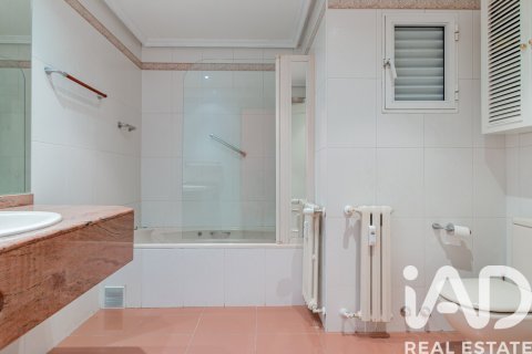 Apartament w Madrid, Hiszpania 4 sypialnie, 290 mkw. nr 172578 – zdjęcie 13