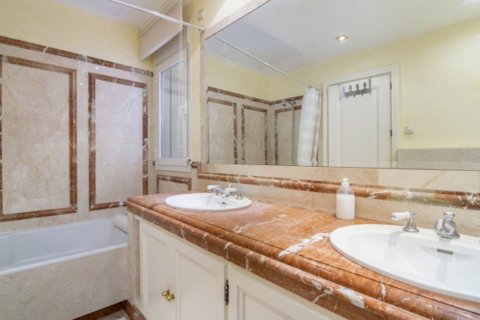 Huoneisto myytävänä Marbella, Malaga, Espanja, 3 makuuhuonetta, 255 m2 No. 133959 - kuva 12