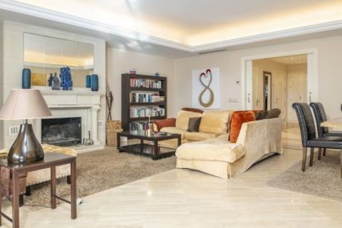 Huoneisto myytävänä Marbella, Malaga, Espanja, 3 makuuhuonetta, 255 m2 No. 133959 - kuva 5