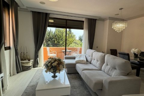 Huoneisto myytävänä El Paraiso, Malaga, Espanja, 3 makuuhuonetta, 235 m2 No. 133963 - kuva 4