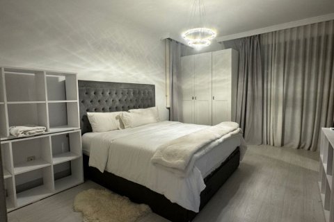 Huoneisto myytävänä El Paraiso, Malaga, Espanja, 3 makuuhuonetta, 235 m2 No. 133963 - kuva 10