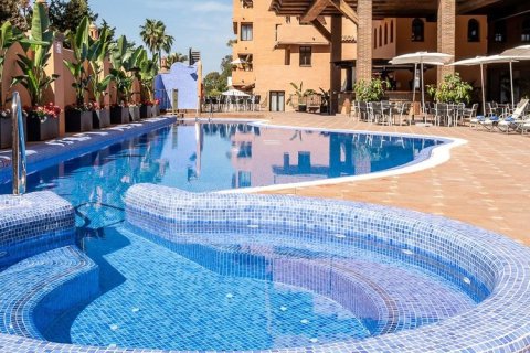 Huoneisto myytävänä El Paraiso, Malaga, Espanja, 3 makuuhuonetta, 235 m2 No. 133963 - kuva 1