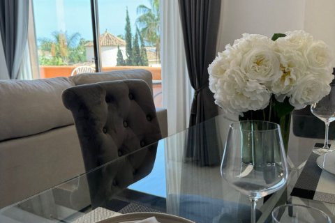 Huoneisto myytävänä El Paraiso, Malaga, Espanja, 3 makuuhuonetta, 235 m2 No. 133963 - kuva 6