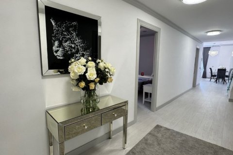 Huoneisto myytävänä El Paraiso, Malaga, Espanja, 3 makuuhuonetta, 235 m2 No. 133963 - kuva 3