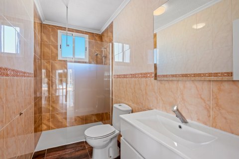 Finca for sale in Dolores, Alicante, Spain 4 bedrooms, 222 sq.m. No. 155366 - photo 17