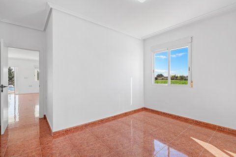 Finca for sale in Dolores, Alicante, Spain 4 bedrooms, 222 sq.m. No. 155366 - photo 15