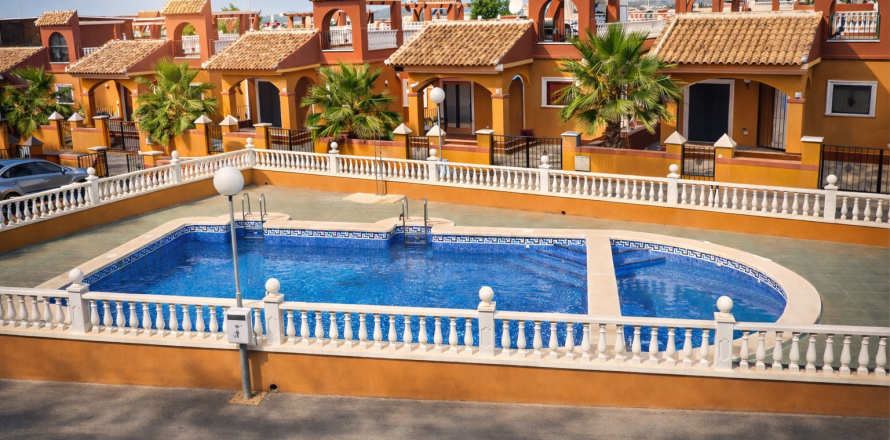 Villa a Torrevieja, Alicante, Spagna 2 camere da letto, 79 mq. N° 155367