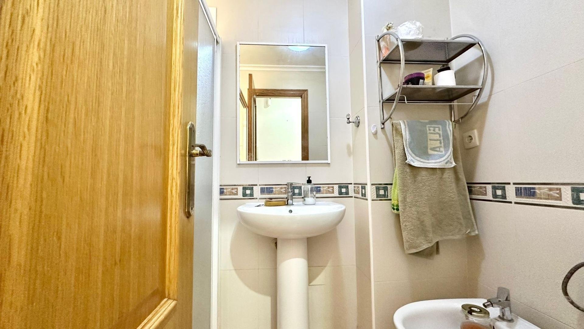 Apartamento en Torrevieja, Alicante, España 2 dormitorios, 67 m2 No. 184347