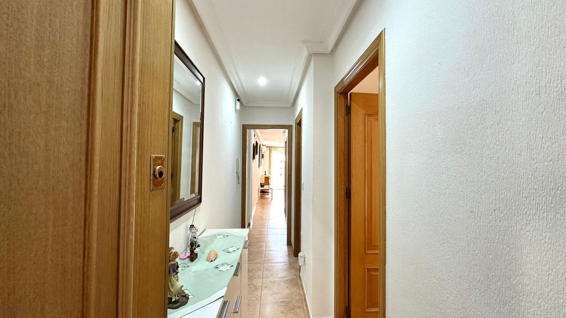 Apartamento en Torrevieja, Alicante, España 2 dormitorios, 67 m2 No. 184347