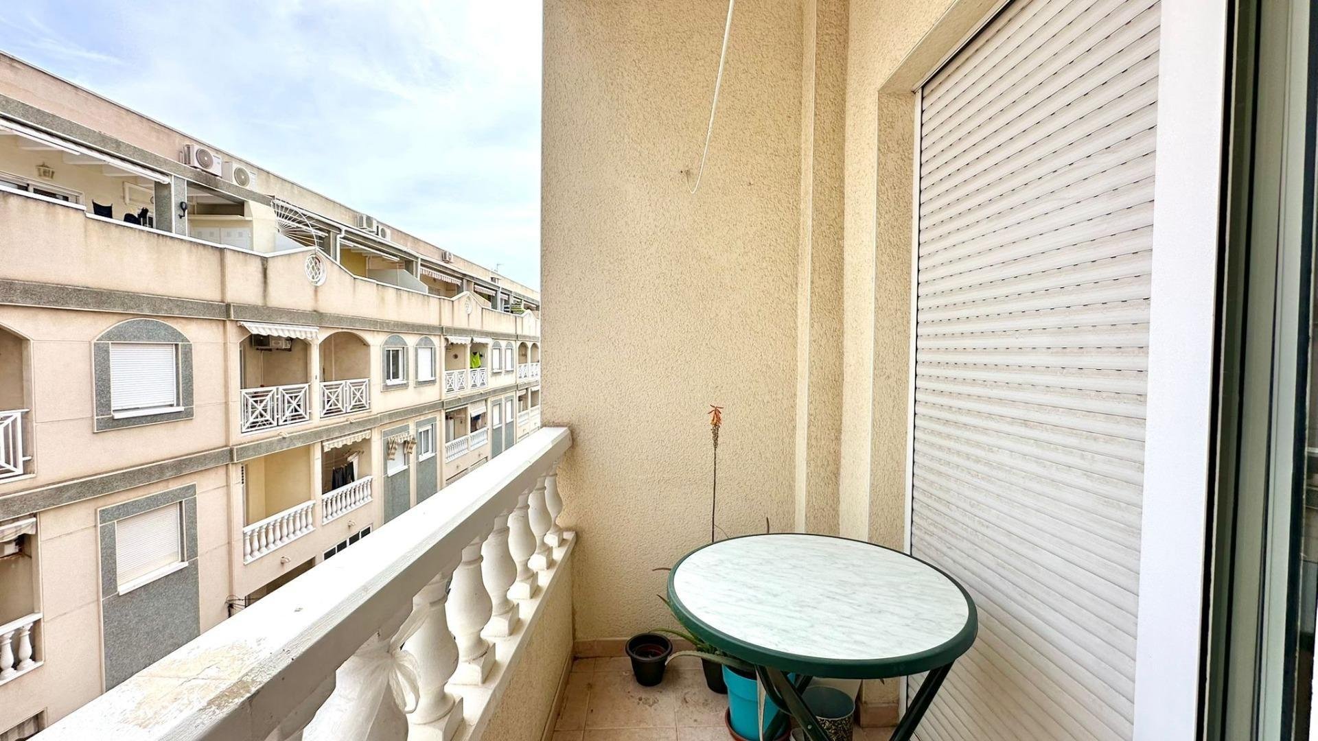 Apartamento en Torrevieja, Alicante, España 2 dormitorios, 67 m2 No. 184347