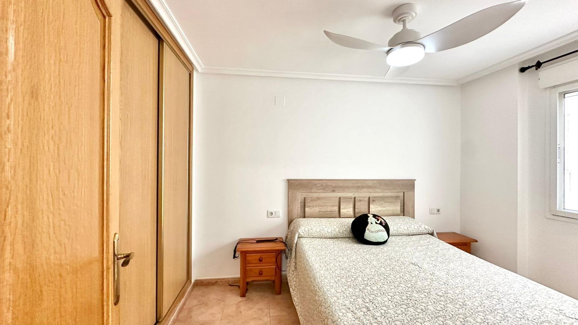 Apartamento en Torrevieja, Alicante, España 2 dormitorios, 67 m2 No. 184347