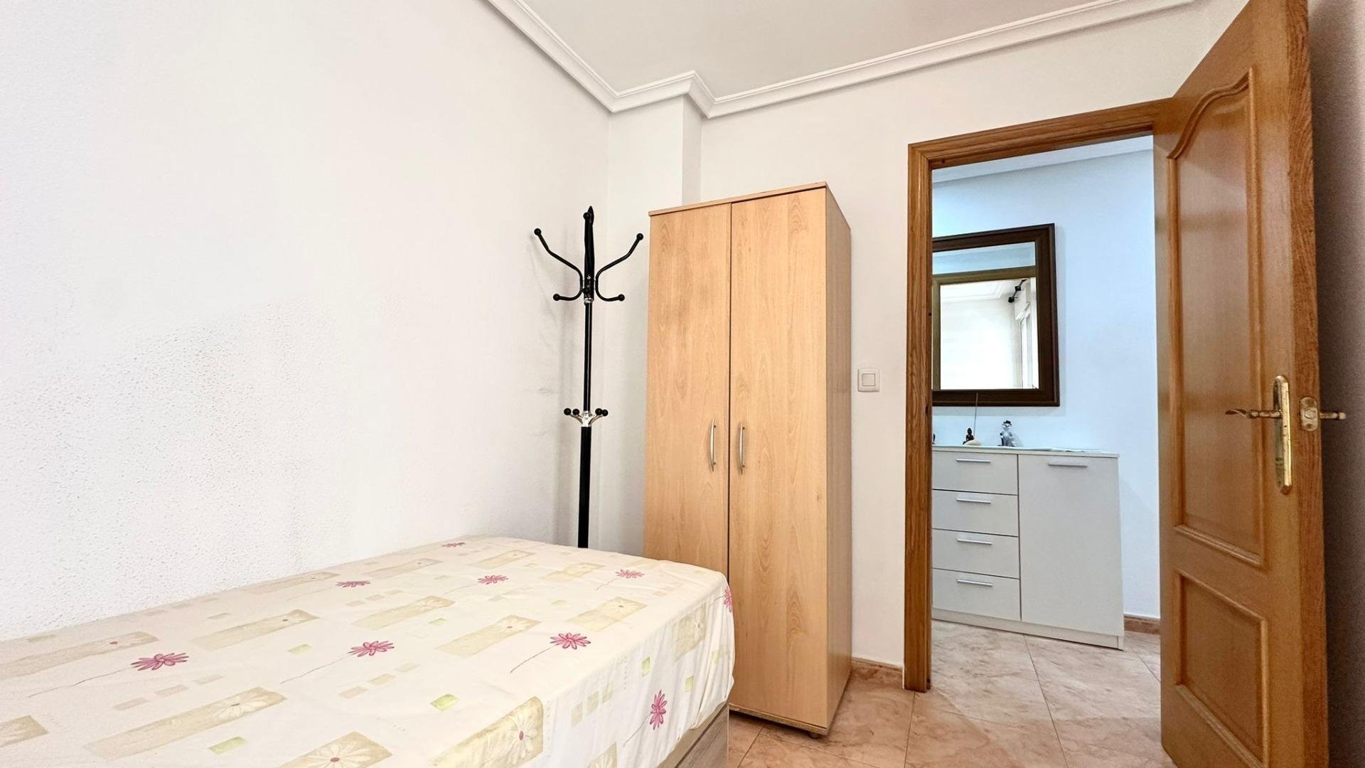 Apartamento en Torrevieja, Alicante, España 2 dormitorios, 67 m2 No. 184347