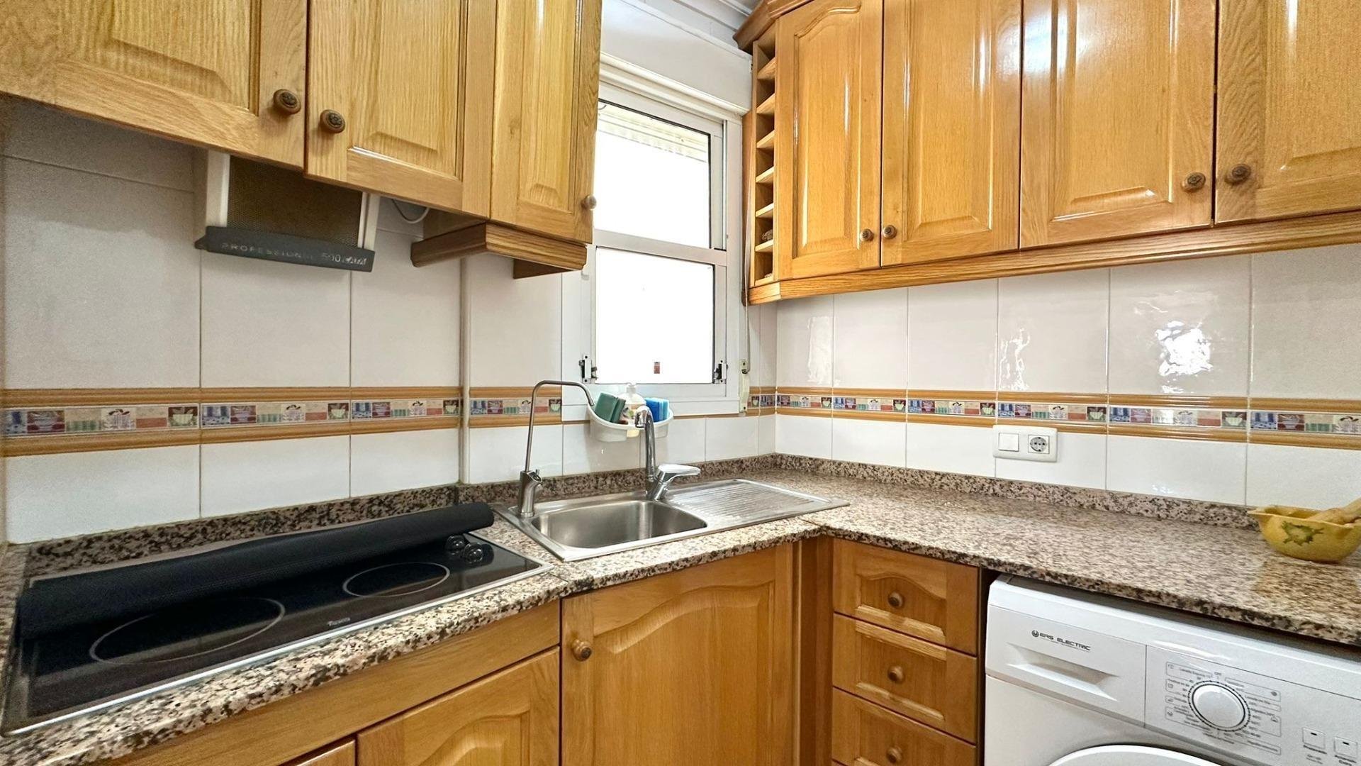 Apartamento en Torrevieja, Alicante, España 2 dormitorios, 67 m2 No. 184347