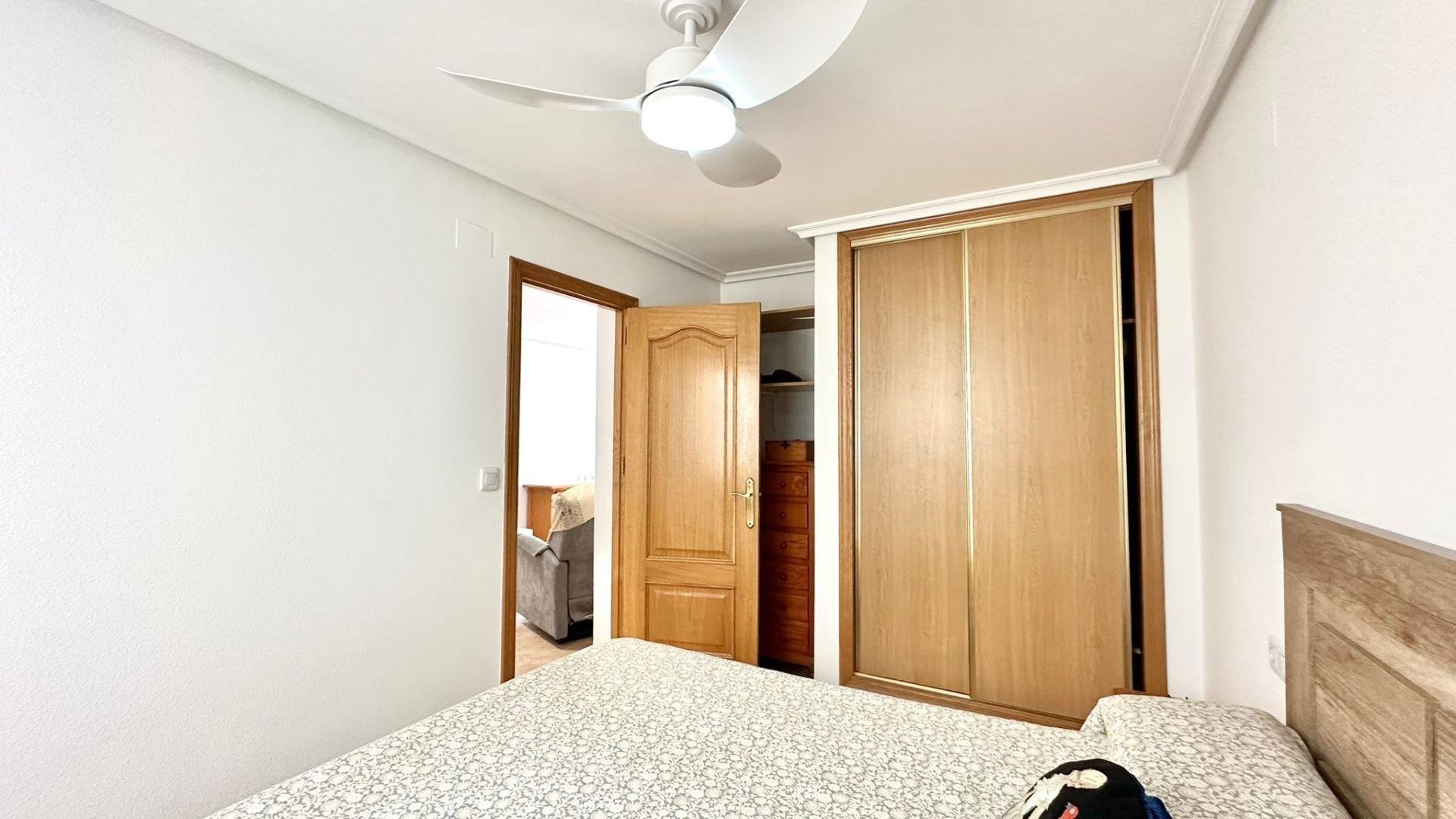 Apartamento en Torrevieja, Alicante, España 2 dormitorios, 67 m2 No. 184347