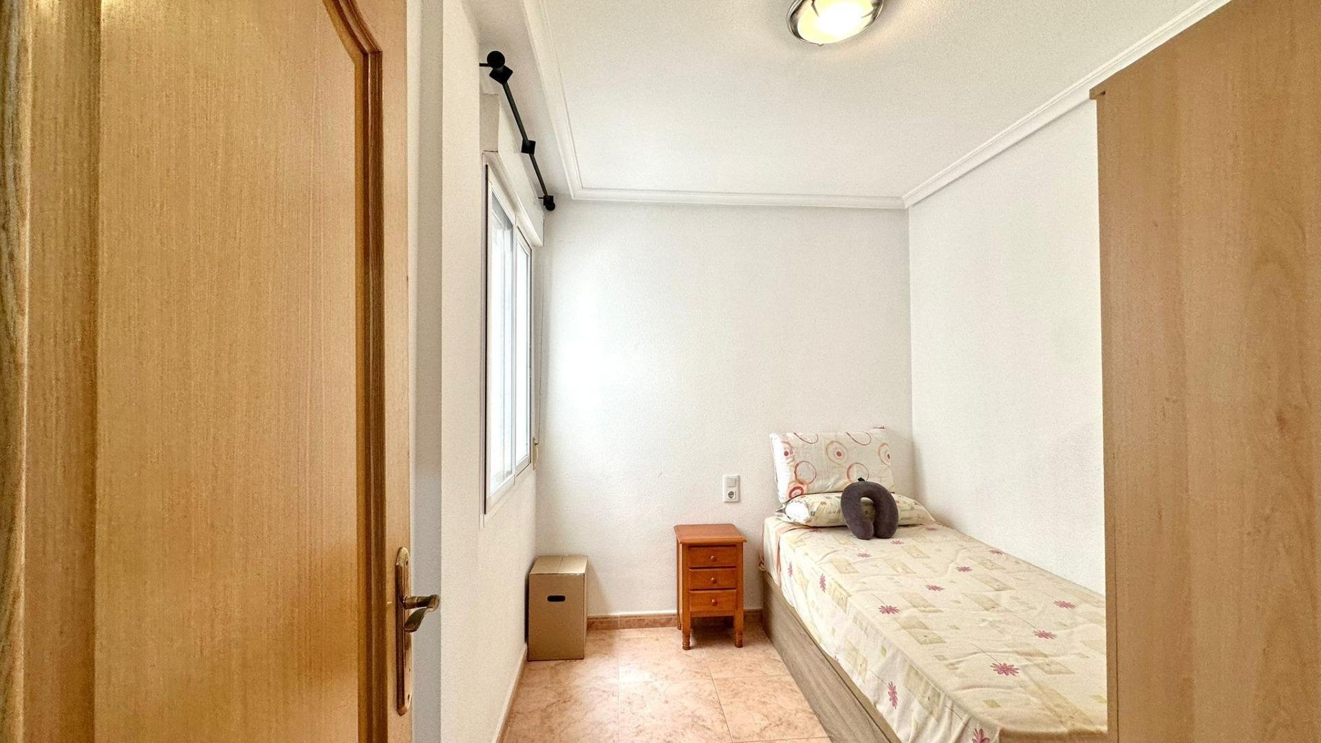 Apartamento en Torrevieja, Alicante, España 2 dormitorios, 67 m2 No. 184347