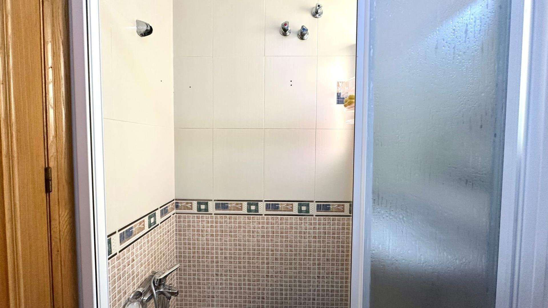 Apartamento en Torrevieja, Alicante, España 2 dormitorios, 67 m2 No. 184347