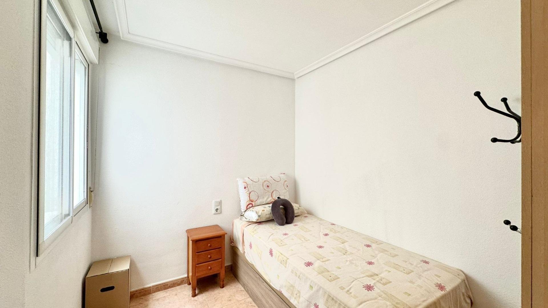 Apartamento en Torrevieja, Alicante, España 2 dormitorios, 67 m2 No. 184347