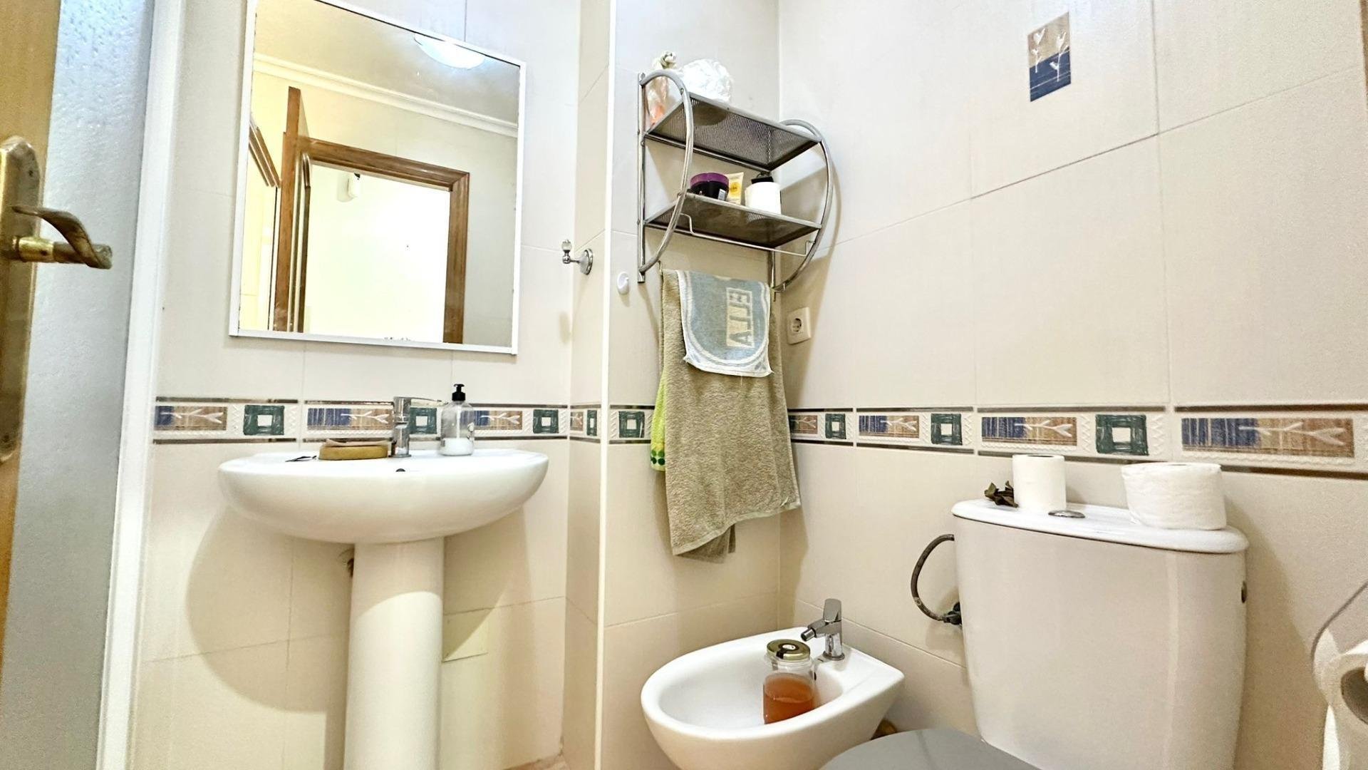 Apartamento en Torrevieja, Alicante, España 2 dormitorios, 67 m2 No. 184347