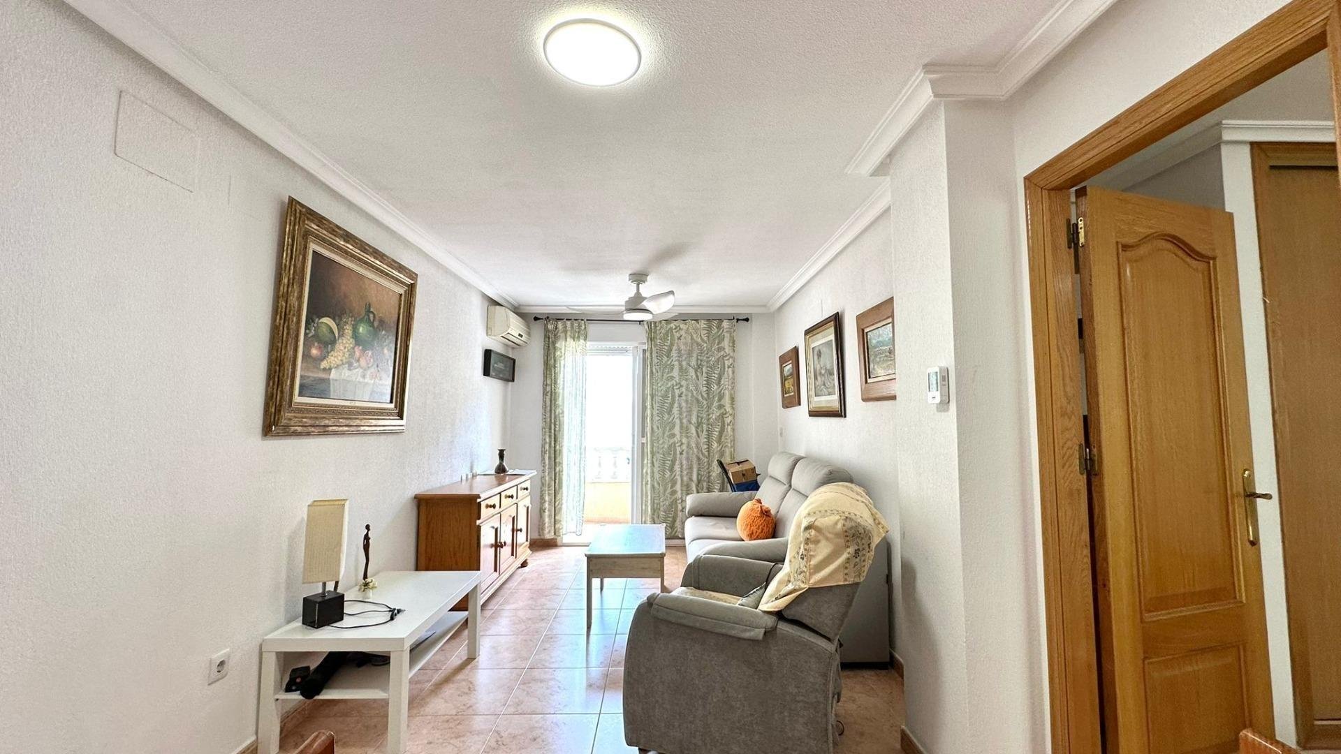 Apartamento en Torrevieja, Alicante, España 2 dormitorios, 67 m2 No. 184347