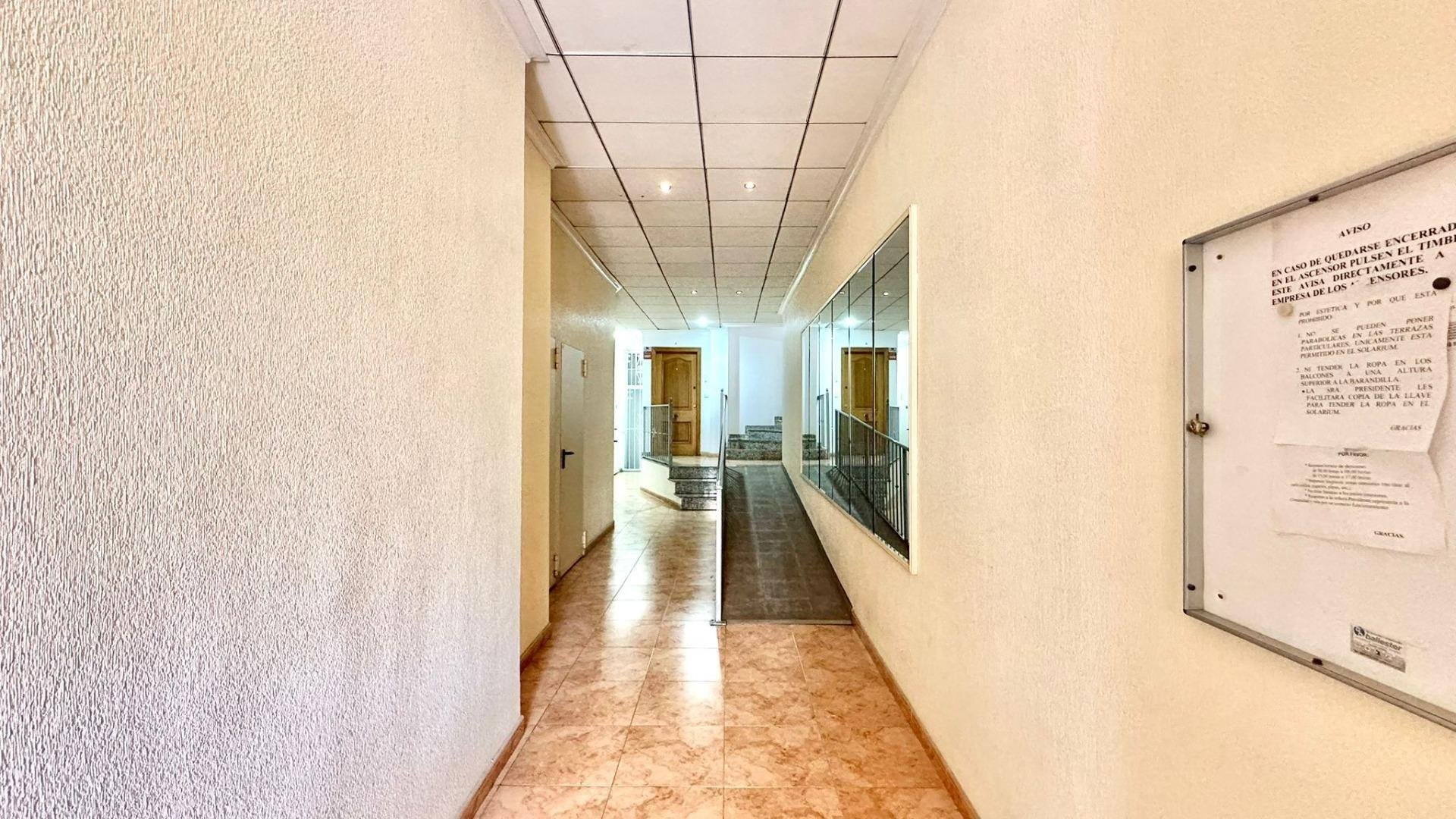Apartamento en Torrevieja, Alicante, España 2 dormitorios, 67 m2 No. 184347