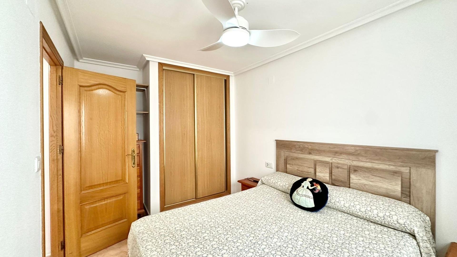 Apartamento en Torrevieja, Alicante, España 2 dormitorios, 67 m2 No. 184347