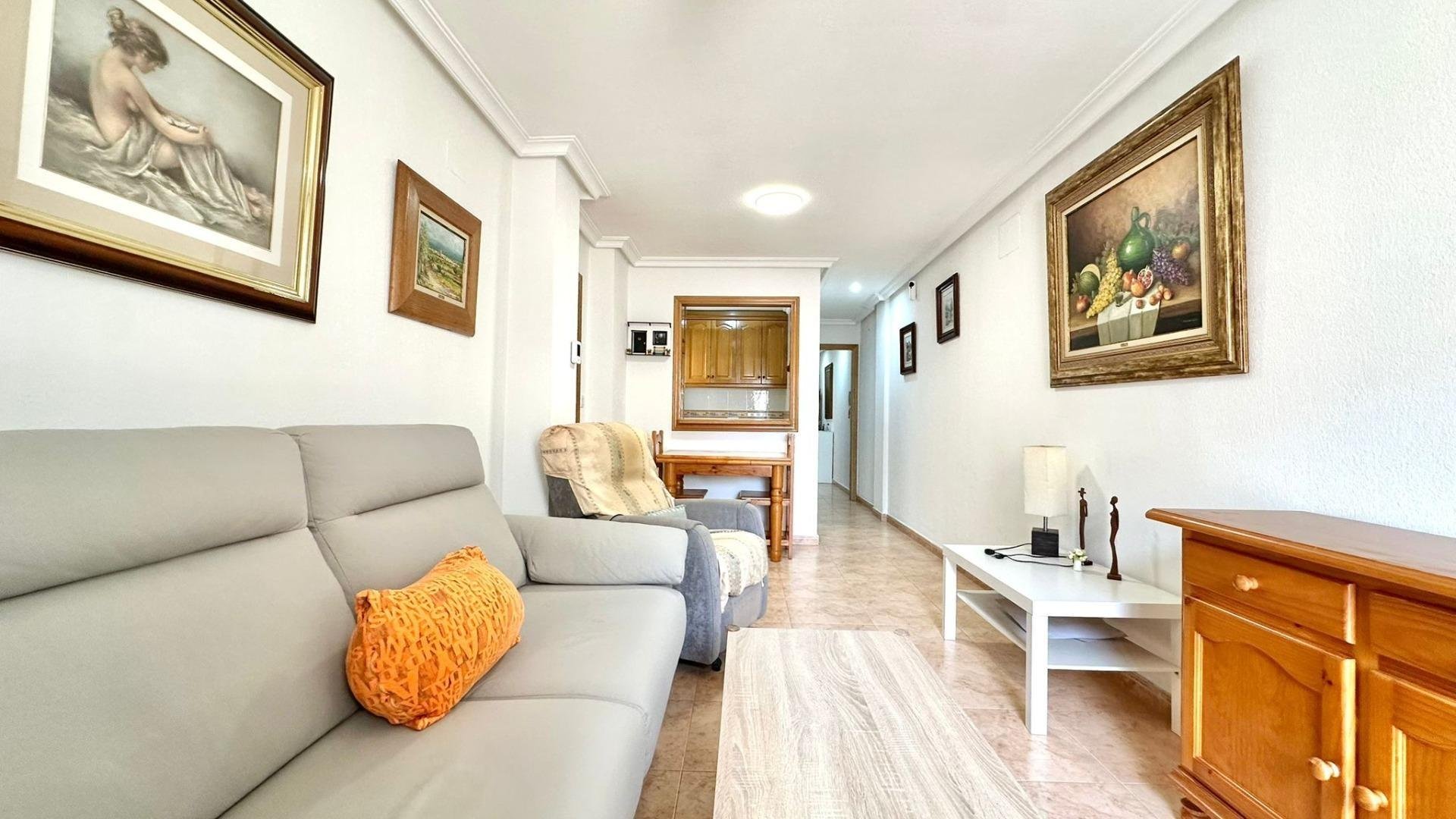 Apartamento en Torrevieja, Alicante, España 2 dormitorios, 67 m2 No. 184347