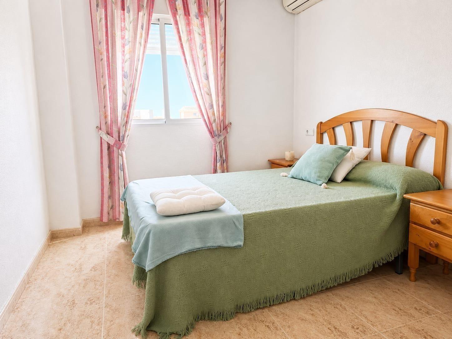 Apartamento en Torrevieja, Alicante, España 2 dormitorios, 59 m2 No. 184346