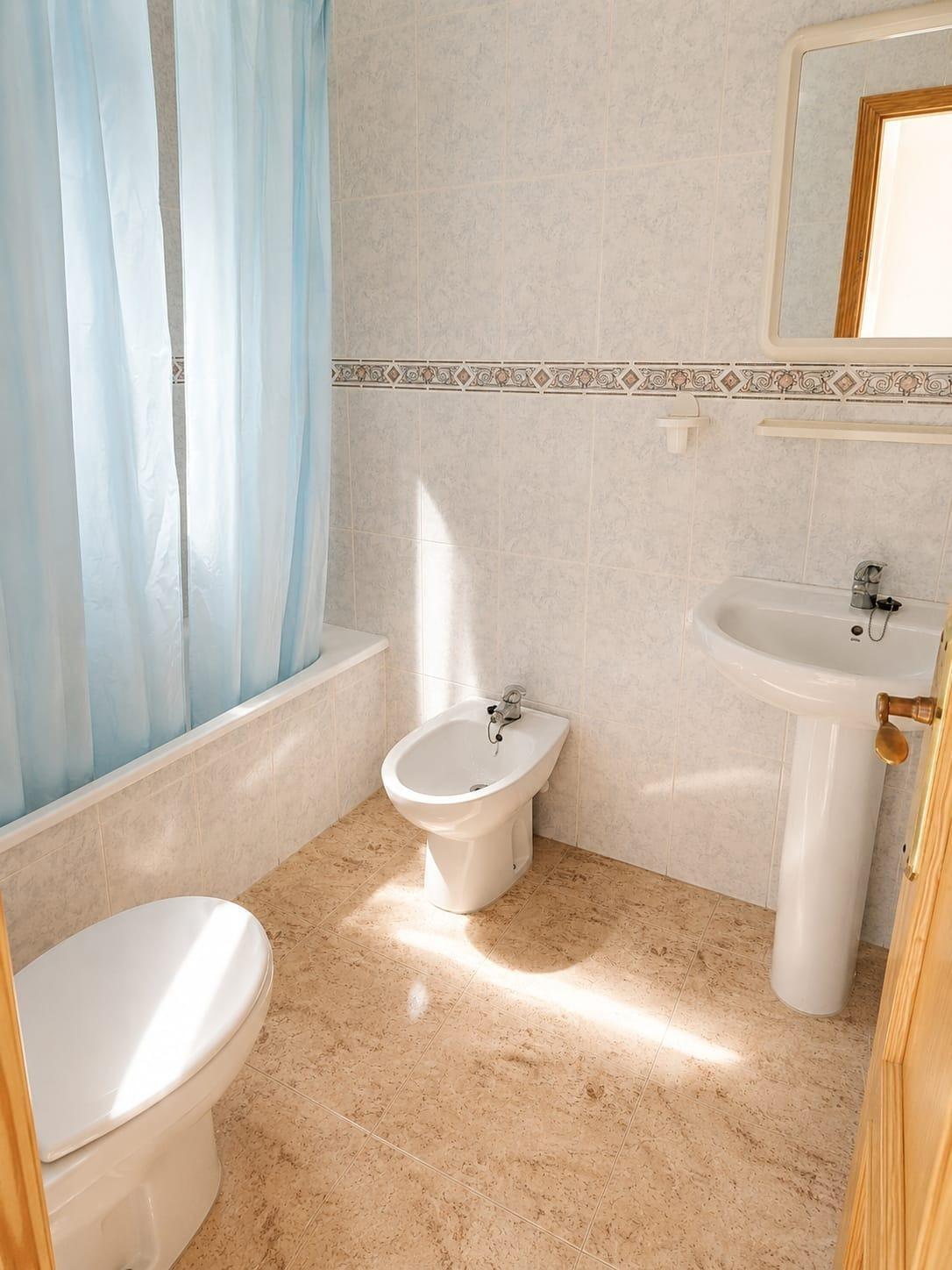 Apartamento en Torrevieja, Alicante, España 2 dormitorios, 59 m2 No. 184346