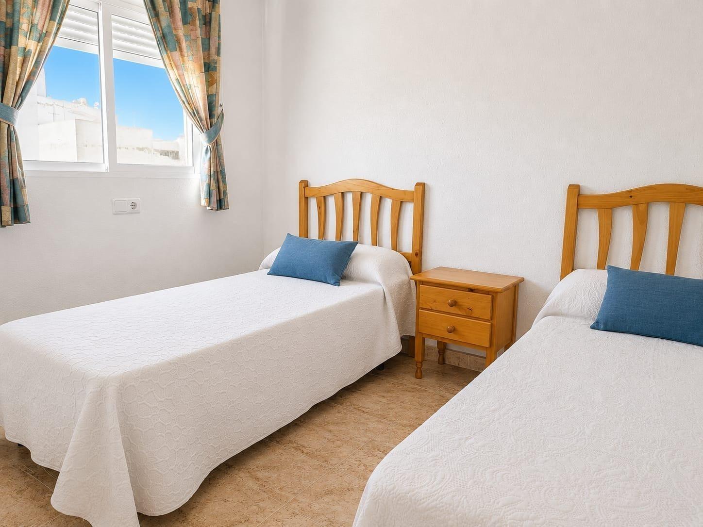 Apartamento en Torrevieja, Alicante, España 2 dormitorios, 59 m2 No. 184346