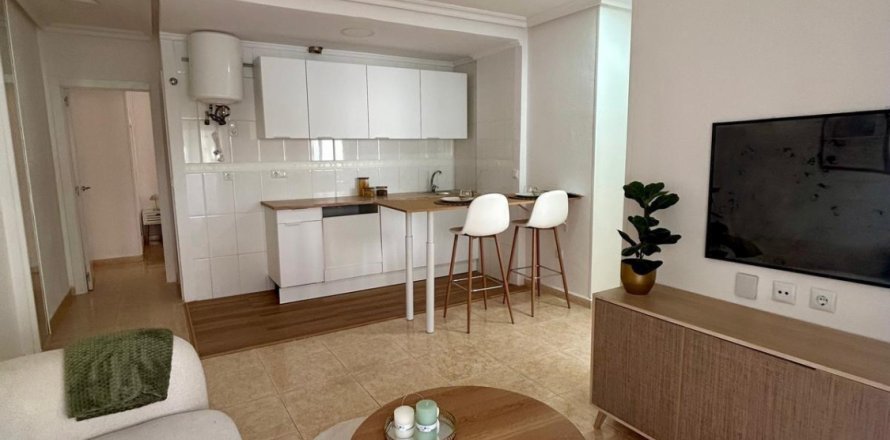 Apartment in Torrevieja, Alicante, Spain 2 bedrooms, 47 sq.m. No. 184345