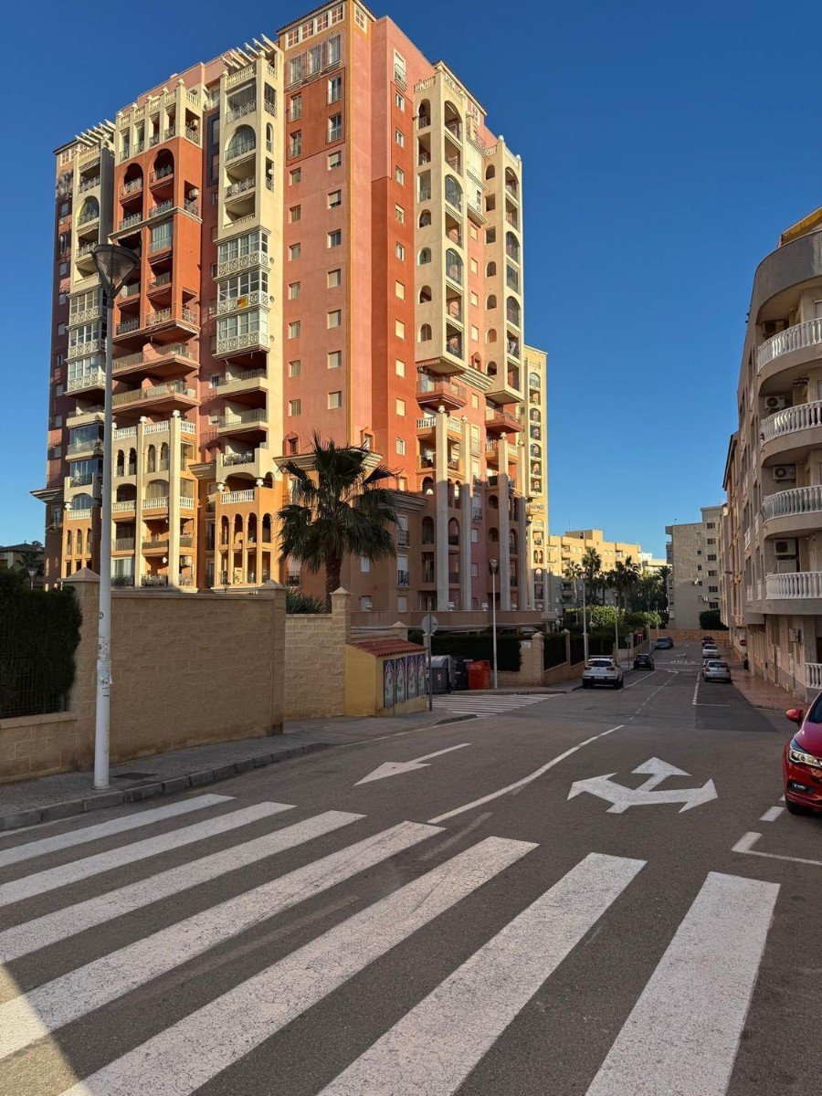 Apartamento en Torrevieja, Alicante, España 1 dormitorio, 49 m2 No. 183396