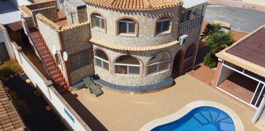 Villa Alicante, Spain 4 bedrooms, 79 sq.m. No. 133094