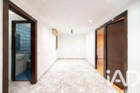Dzīvoklis pārdošanā Barcelona, Spānijā 4 istabas, 72 m2 Nr. 152383 - attēls 2