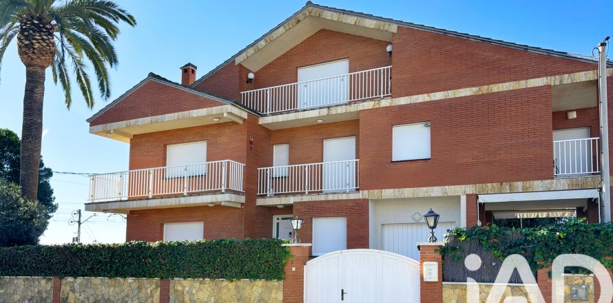 House à Creixell, Tarragona, Espagne 5 chambres, 323 m2 No. 152379