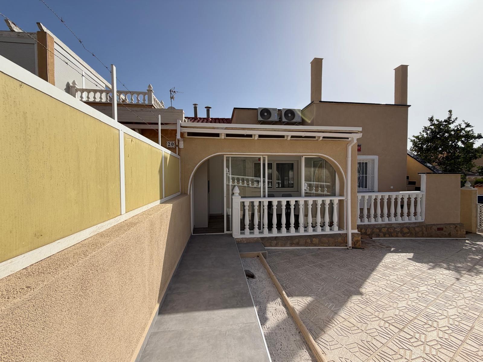 House in Torrevieja, Alicante, Spain 2 bedrooms, 63 sq.m. No. 194961