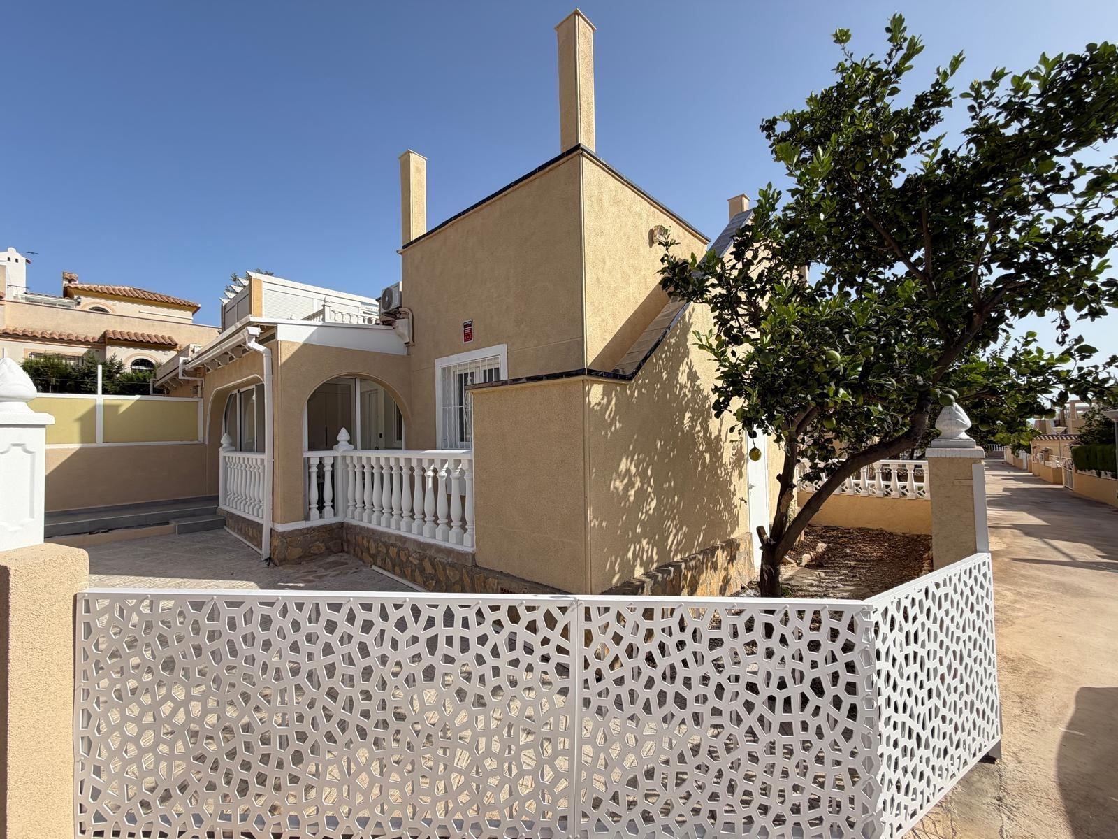 House in Torrevieja, Alicante, Spain 2 bedrooms, 63 sq.m. No. 194961