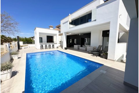 Villa till salu i Mar Menor Golf Resort, Murcia, Spanien 5 sovrum, Nr. 140696 - foto 1