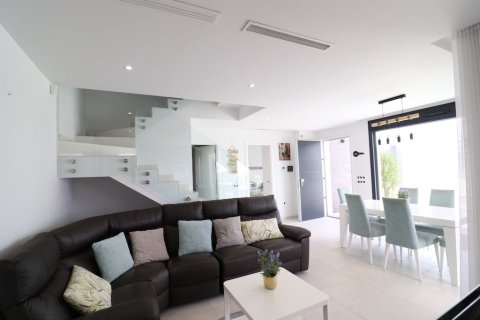 Villa for sale in San Miguel de Salinas, Alicante, Spain 3 bedrooms, 125 sq.m. No. 145252 - photo 2